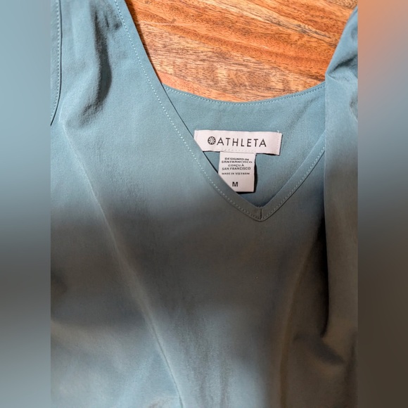 Athleta NWOT Tank Top High-Low Swing Tank with pleats size M - Picture 3 of 8